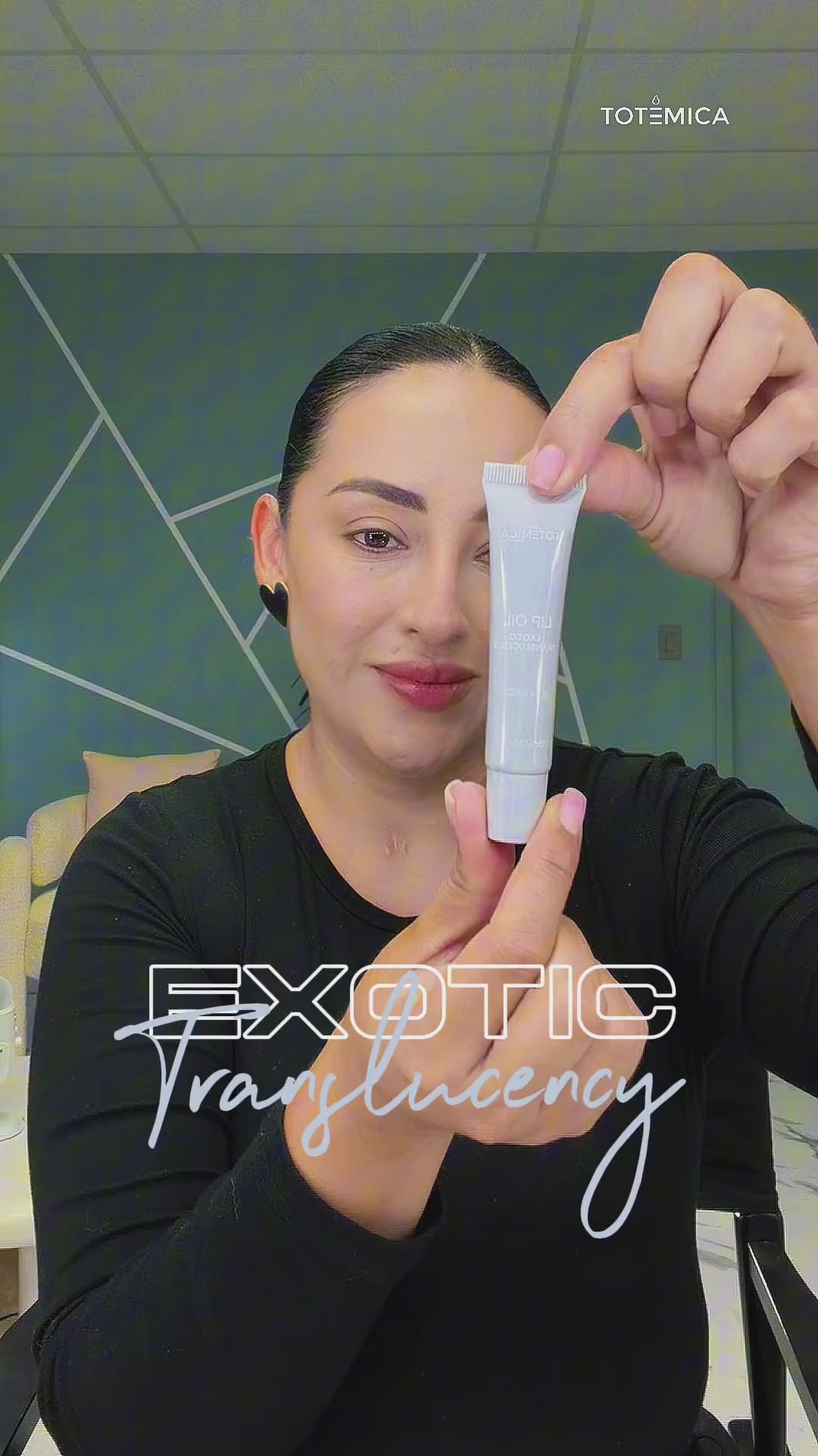 Lip Oil With Charm Exotic Translucency | Totemica